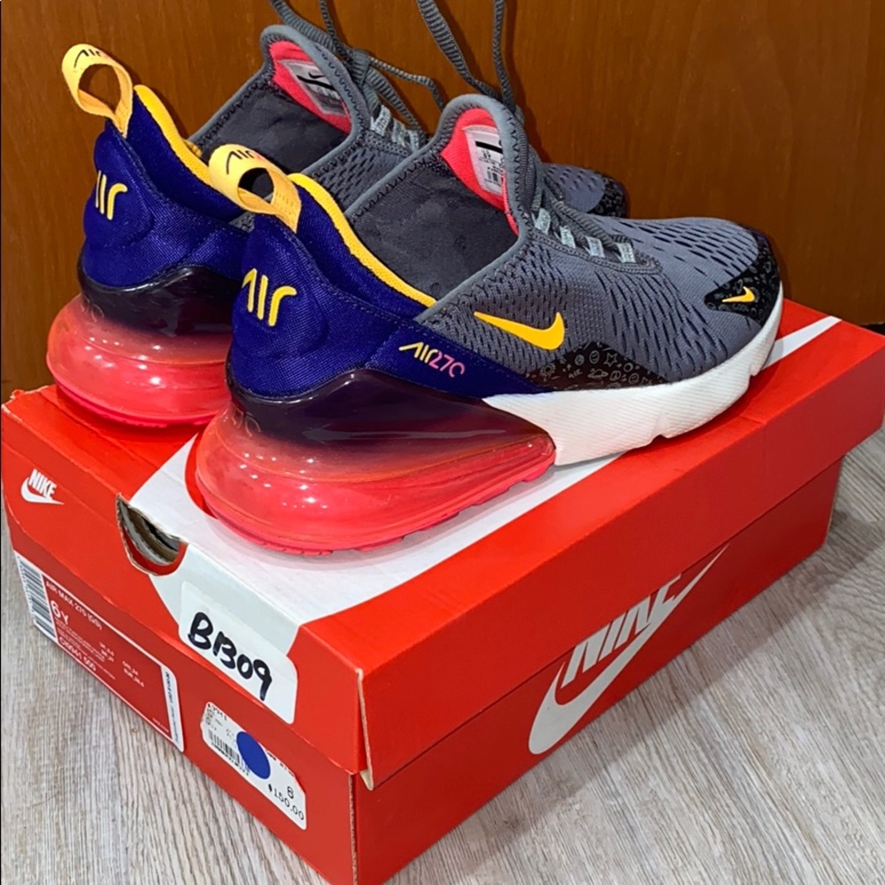 Nike 270s